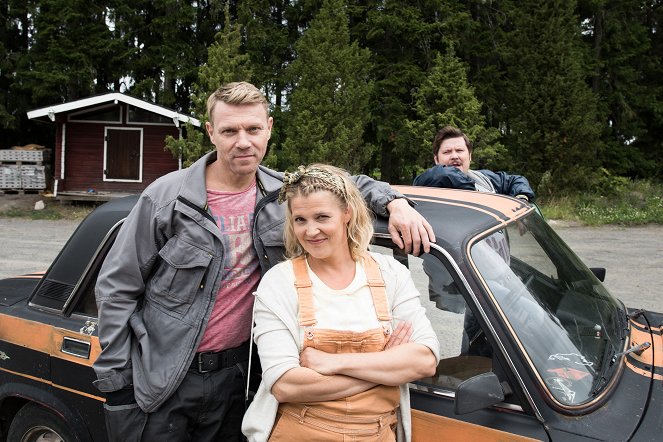 Season 3 - Esa Latva-Äijö, Karoliina Vanne, Jukka Kaitala