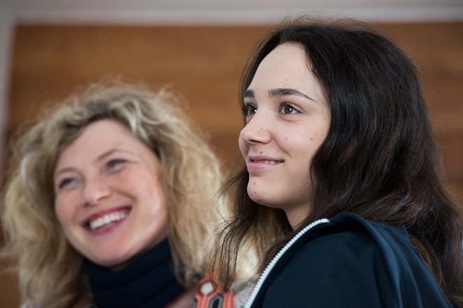 Candice Renoir - Season 5 - Il faut que jeunesse se passe - Photos - Cécile Bois, Clara Antoons