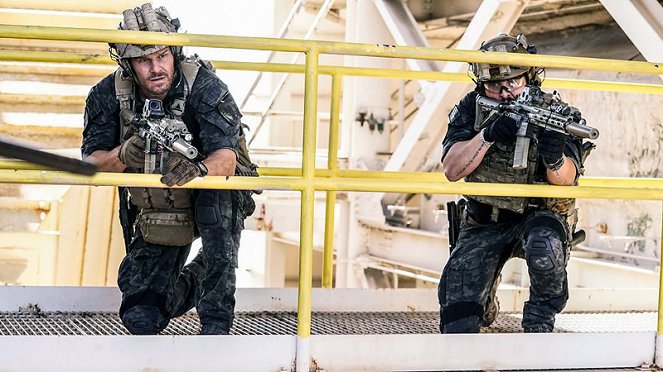 SEAL Team - Season 2 - Fracture - Photos - David Boreanaz, A. J. Buckley