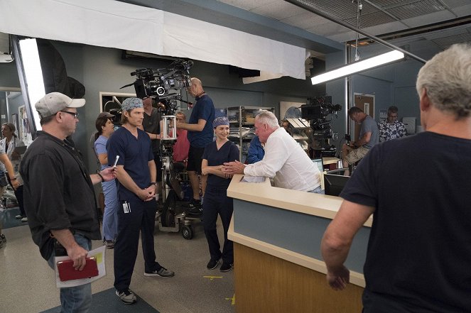Grey's Anatomy - Die jungen Ärzte - Season 15 - Bauchgefühl - Dreharbeiten - Chris Carmack, Caterina Scorsone