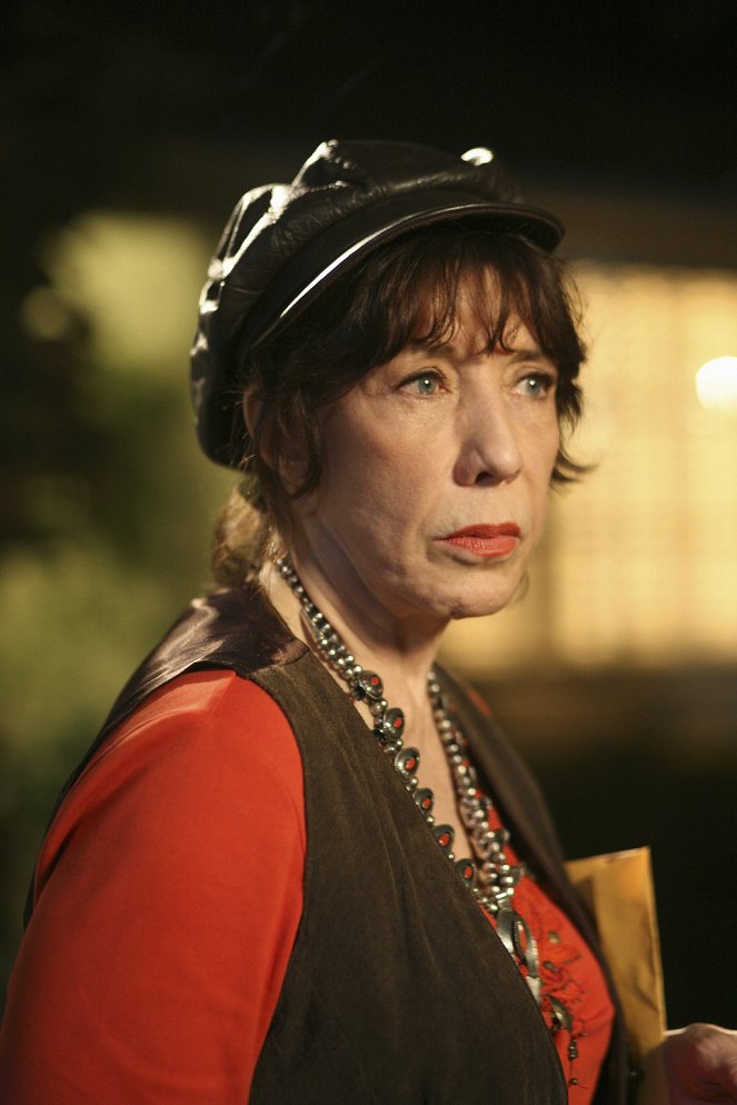 Desperate Housewives - Season 5 - There's Always a Woman - Photos - Lily Tomlin