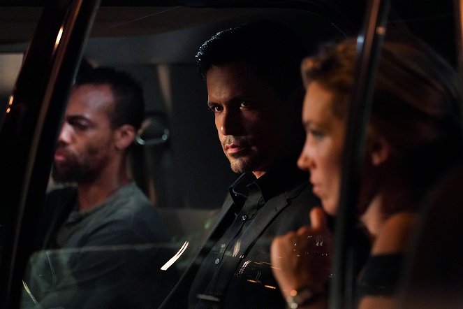 Magnum P.I. - From the Head Down - Film - Jay Hernandez