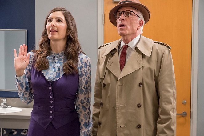 The Good Place - The Brainy Bunch - Photos - D'Arcy Carden, Ted Danson