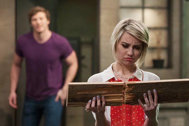Baby Daddy - You Can't Go Home Again - Van film - Chelsea Kane