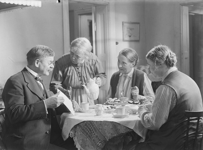 Svarta rosor - Filmfotos - Sigurd Wallén, Constance Byström, Julia Cæsar