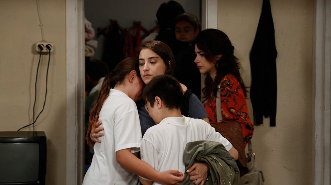 Our Story - Episode 35 - Photos - Hazal Kaya, Nesrin Cavadzade