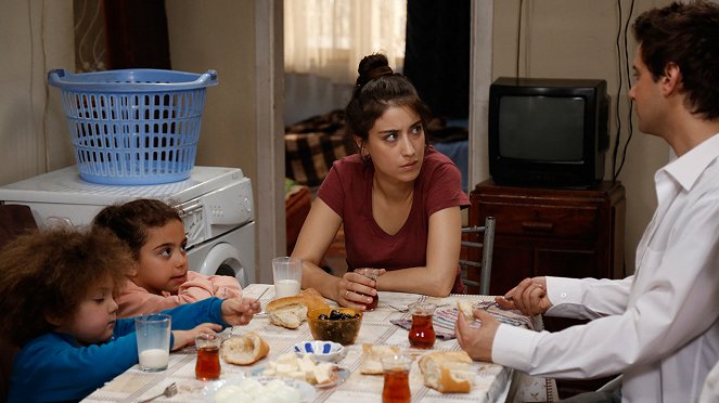 Az én kis családom - Episode 35 - Filmfotók - Ömer Sevgi, Zeynep Selimoğlu, Hazal Kaya