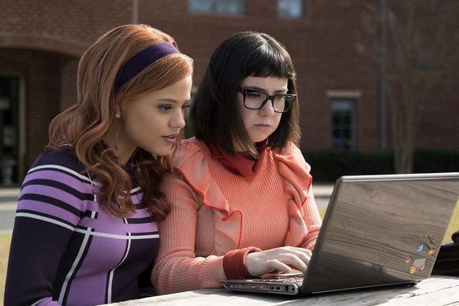 Daphne & Velma - Do filme - Sarah Jeffery, Sarah Gilman