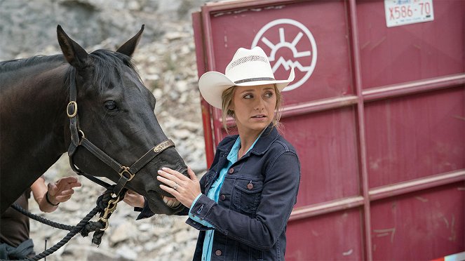 Heartland - Season 10 - A Horse with No Rider - Photos - Amber Marshall