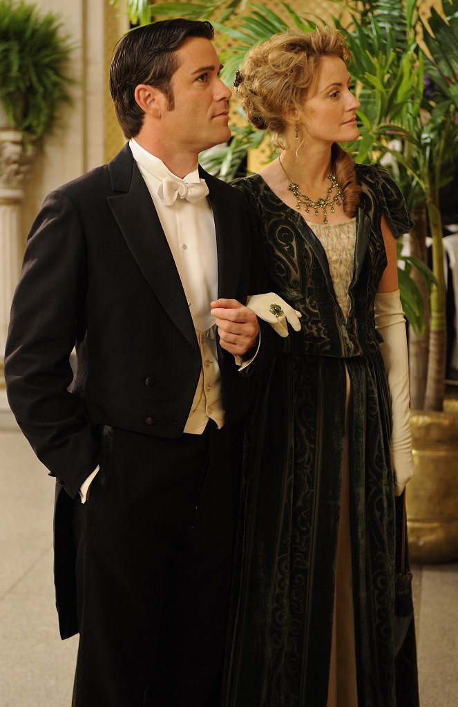 Murdoch Mysteries - This One Goes to Eleven - Photos - Yannick Bisson, Helene Joy