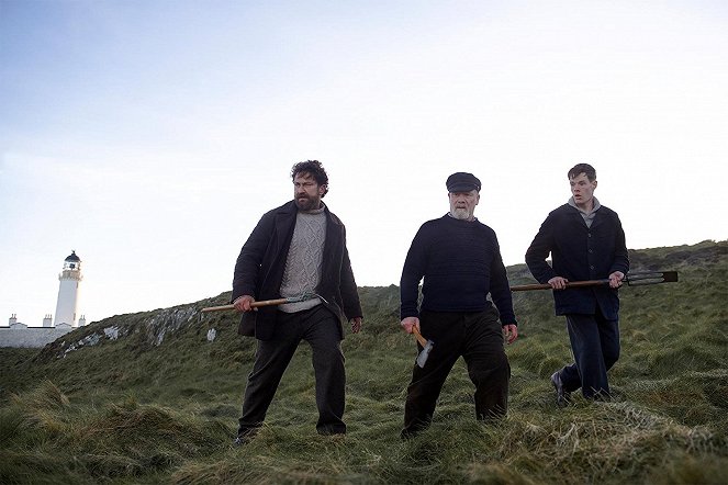 O Mistério da Ilha Flannan - Do filme - Gerard Butler, Peter Mullan, Connor Swindells