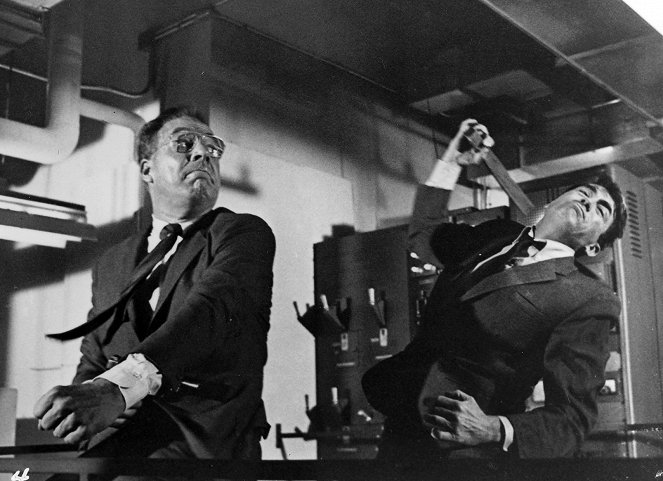 Die 27. Etage - Filmfotos - George Kennedy, Gregory Peck