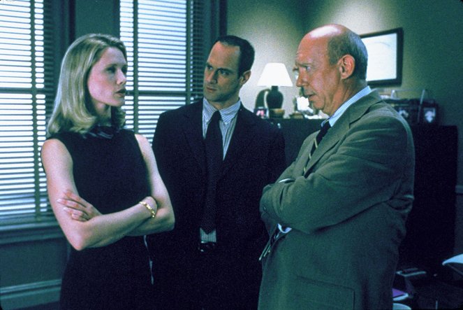 Law & Order: Special Victims Unit - Season 2 - Wrong Is Right - Photos - Stephanie March, Christopher Meloni, Dann Florek