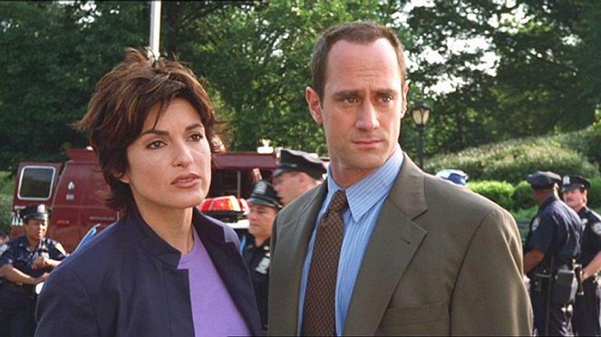 Law & Order: Special Victims Unit - Season 2 - Eine Frage der Ehre - Filmfotos - Mariska Hargitay, Christopher Meloni