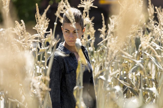 The Walking Dead - A New Beginning - Photos - Traci Dinwiddie