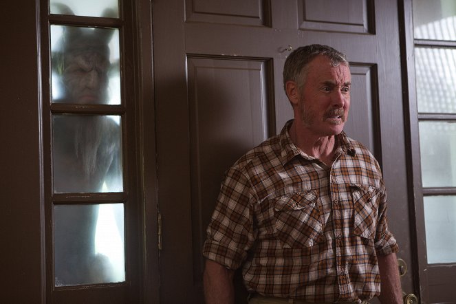 Stan Against Evil - Know, Know, Know Your Goat - Filmfotos - John C. McGinley