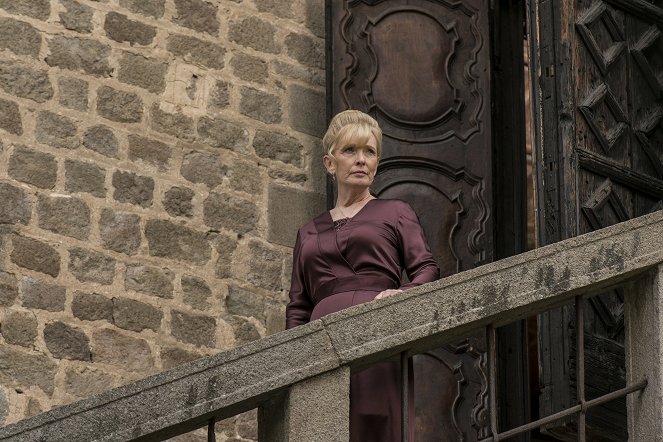 A Discovery of Witches - Episode 4 - Photos - Lindsay Duncan