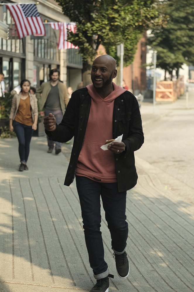 A Million Little Things - Save the Date - Van film - Romany Malco