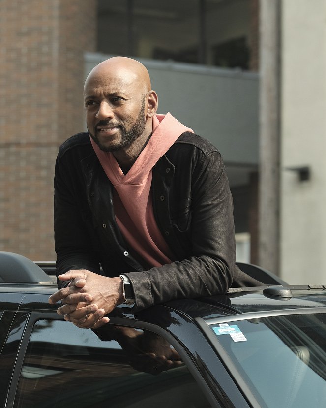 A Million Little Things - Save the Date - Z filmu - Romany Malco