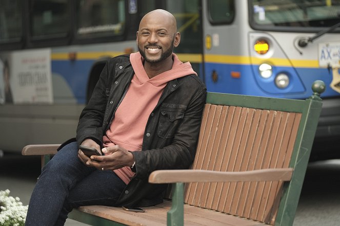 A Million Little Things - Season 1 - Save the Date - Photos - Romany Malco