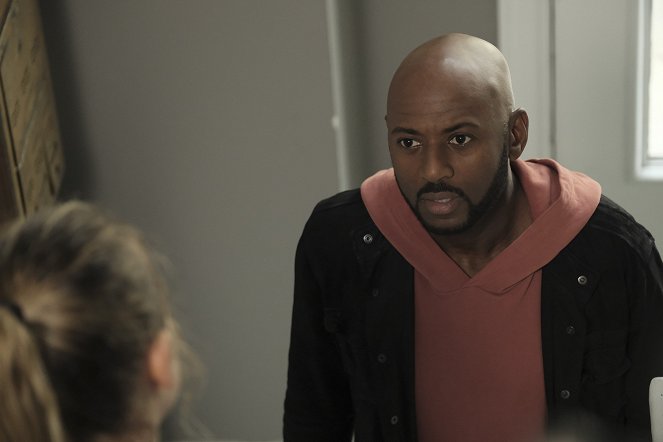 A Million Little Things - Save the Date - Van film - Romany Malco