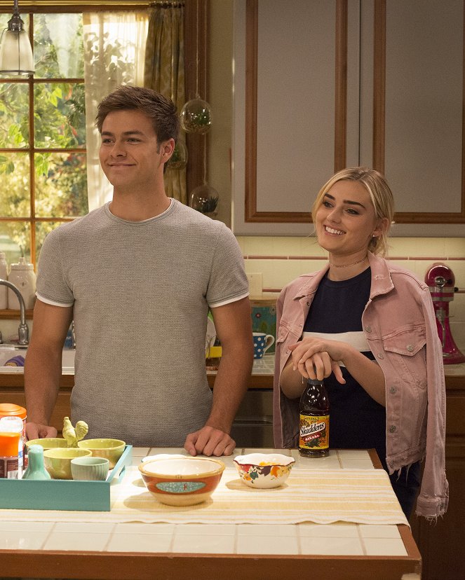 American Housewife - Here We Go Again - Photos - Peyton Meyer, Meg Donnelly