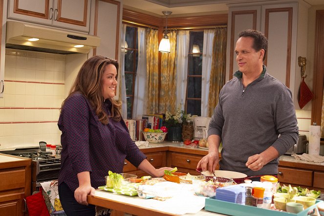 American Housewife - Cheaters Sometimes Win - Photos - Katy Mixon, Diedrich Bader