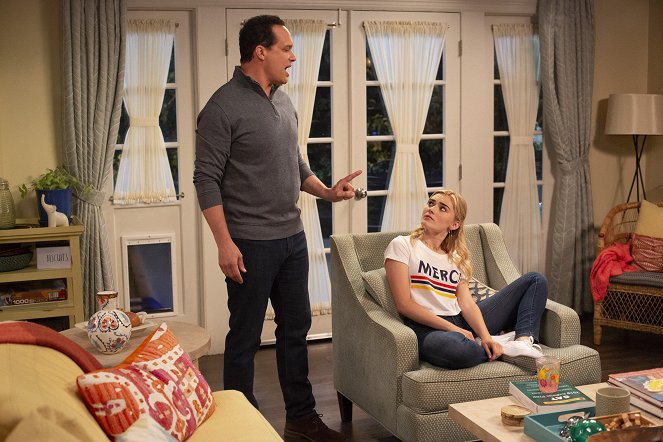 American Housewife - Cheaters Sometimes Win - Van film - Diedrich Bader, Meg Donnelly