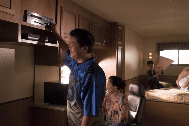 Fresh Off the Boat - Fresh Off the RV - Photos - Hudson Yang, Lucille Soong