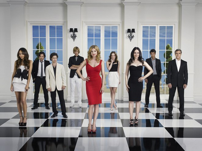 Revenge - Season 1 - Promoción - Ashley Madekwe, Nick Wechsler, Connor Paolo, Gabriel Mann, Emily VanCamp, Christa B. Allen, Madeleine Stowe, Josh Bowman, Henry Czerny