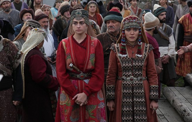 Diriliş: Ertuğrul - Diriliş Ertuğrul Vakti - De la película - Esra Bilgiç Töre, Burçin Abdullah