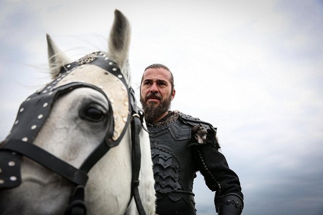 Diriliş: Ertuğrul - Season 4 - Evlilik - De la película - Engin Altan Düzyatan