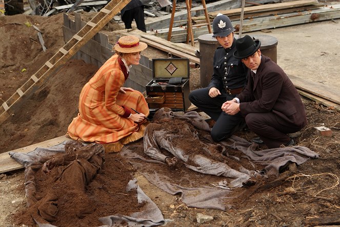 Murdoch Mysteries - Love and Human Remains - Photos
