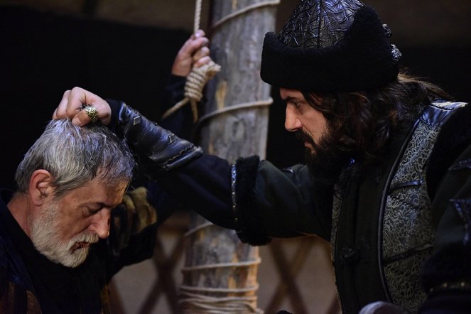 Diriliş: Ertuğrul - Season 3 - Kötü - De la película