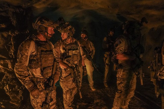 SEAL Team - Never Say Die - Kuvat elokuvasta - Tyler Grey, Max Thieriot