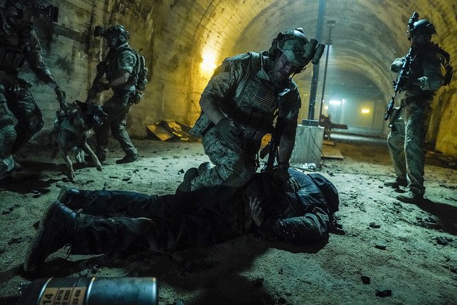 SEAL Team - Never Say Die - Kuvat elokuvasta - Dita-koira, David Boreanaz