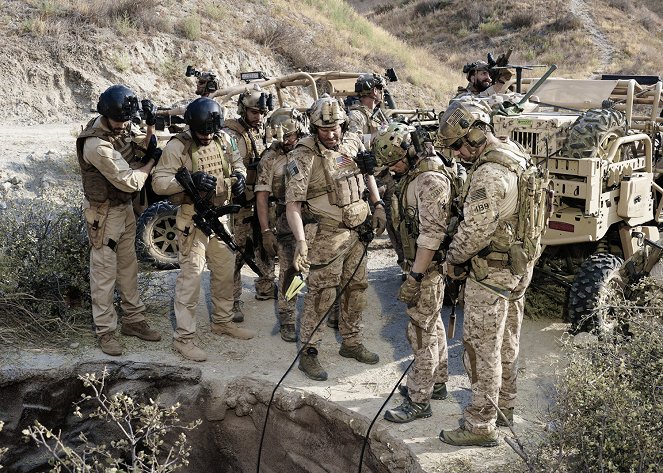 SEAL Team - Never Say Die - Filmfotók - A. J. Buckley, David Boreanaz, Max Thieriot, Tyler Grey
