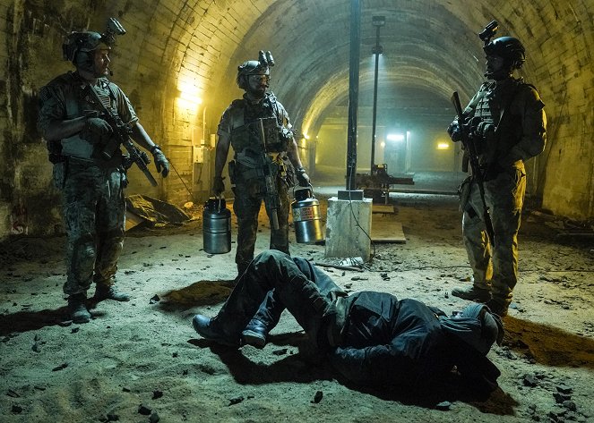 SEAL Team - Season 2 - Never Say Die - De la película - David Boreanaz, A. J. Buckley, Justin Melnick