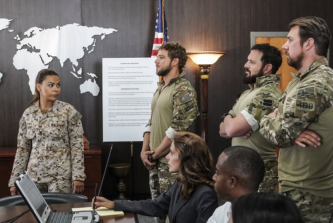 SEAL Team - Season 2 - The Worst of Conditions - Photos - Max Thieriot, A. J. Buckley, Tyler Grey