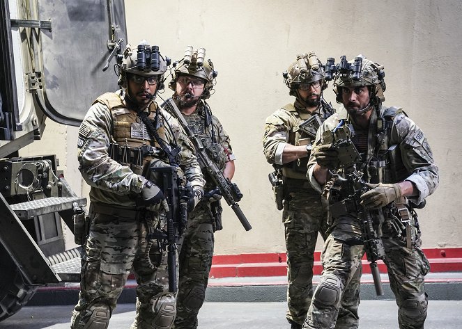 SEAL Team - The Worst of Conditions - Photos - A. J. Buckley, Neil Brown Jr., Justin Melnick