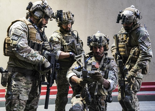 SEAL Team - Season 2 - Das Leben danach - Filmfotos - Neil Brown Jr., Justin Melnick, Michael Irby
