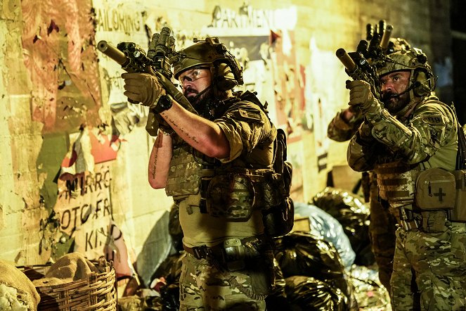 SEAL Team - Season 2 - All That Matters - Photos - A. J. Buckley, Michael Irby
