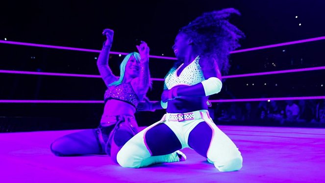 WWE Super Show-Down - Filmfotos - Kanako Urai, Trinity Fatu