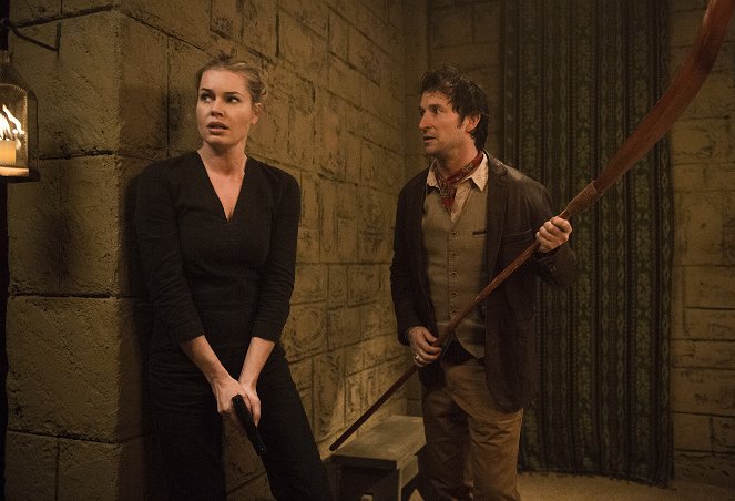 The Librarians - And the Fangs of Death - Photos - Rebecca Romijn, Noah Wyle