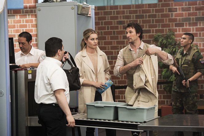 The Librarians - And the Trial of the Triangle - Photos - Rebecca Romijn, Noah Wyle