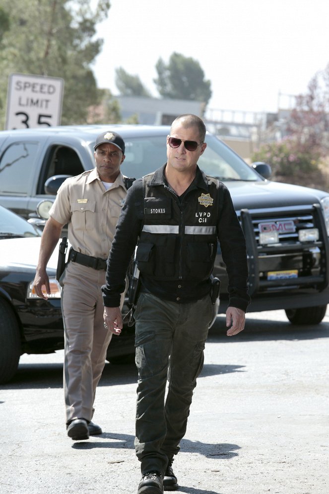 CSI: Crime Scene Investigation - Season 14 - Dead in His Tracks - Photos - George Eads