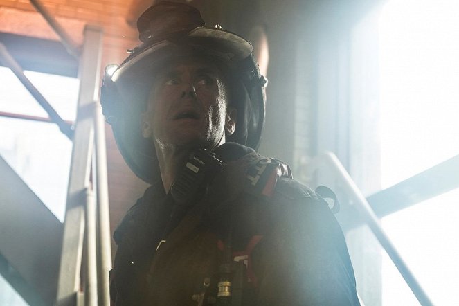 Chicago Fire - Season 7 - Going to War - Van film - David Eigenberg