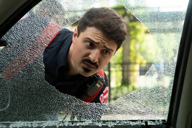 Chicago Fire - To nie akcja dobroczynna - Z filmu - Yuriy Sardarov