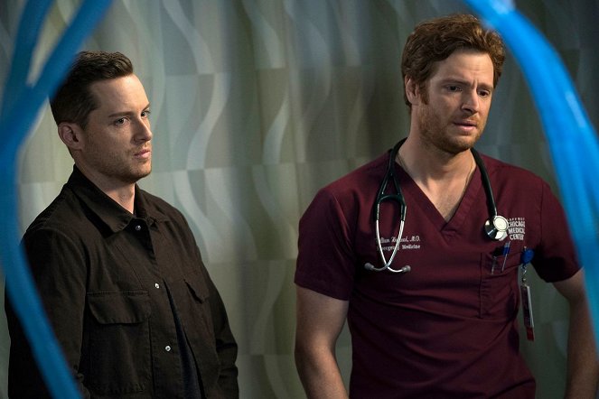 Chicago Med - Season 4 - When To Let Go - Photos - Jesse Lee Soffer, Nick Gehlfuss