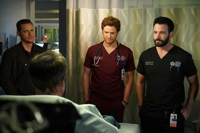 Chicago Med - Season 4 - When To Let Go - Photos - Jesse Lee Soffer, Nick Gehlfuss, Colin Donnell